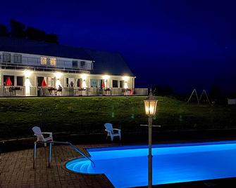 Löderups Strandbad Hotell & Stugby - Löderup - Piscina