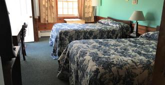 Bass River Motel - South Yarmouth - Bedroom
