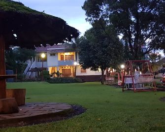 Puspa Sari Hotel - Ciater - Vista del exterior