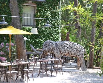 Hôtel O Mamma Mia - Lourmarin - Patio