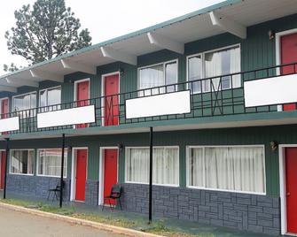 Deerview Lodge & Cabins - Princeton - Gebouw