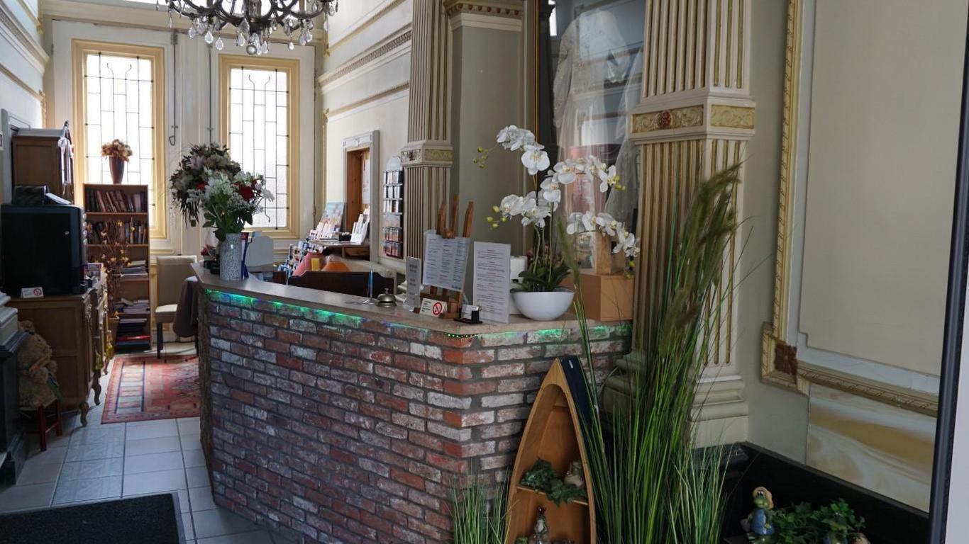 Hotel Asiris