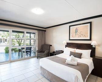 Arebbusch Travel Lodge - Windhoek - Bedroom
