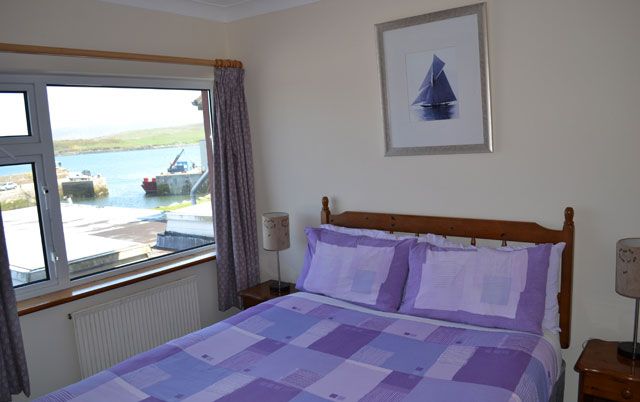 Oliver's Seafood Bar - Cleggan - Bedroom