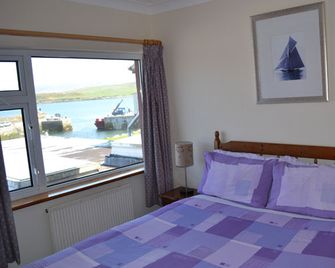 Oliver's Seafood Bar - Cleggan - Bedroom