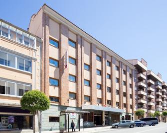 Exe Reina Isabel - Ávila - Building