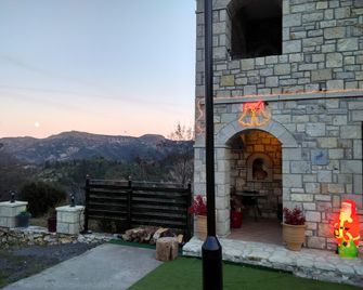 Petra & Elato Art Hotel - Valtesiniko - Outdoors view
