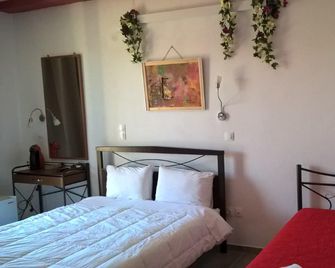 Petra & Elato Art Hotel - Valtesiniko - Slaapkamer