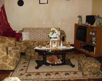 Alberta place - Kingston - Living room
