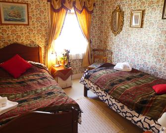 St. George Hotel - Barkerville - Bedroom