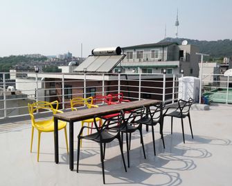 P.S. Guesthouse Itaewon Hostel - Seoul - Rooftop