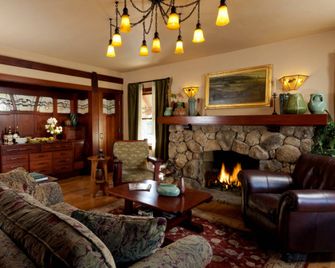 بلاك بيرد إن - نابا - غرفة معيشة