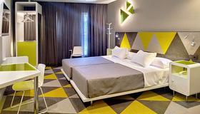 Hotel Macià Sevilla Kubb - Seville - Bedroom