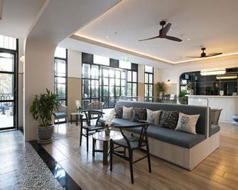 Sawaddi Patong Resort & Spa by Tolani - Patong - Lobby