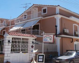 Venus Rooms - Kato Katelios - Building