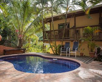 Roatan Backpackers' Hostel - Sandy Bay - בריכה