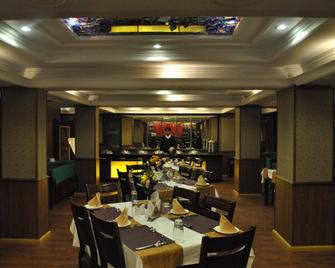 Hotel Mohit - דאריילינג - מסעדה