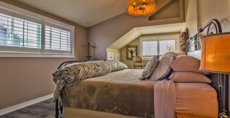 Dungeness Barn House at Two Crows Farm Studio Suite - Sequim - Bedroom