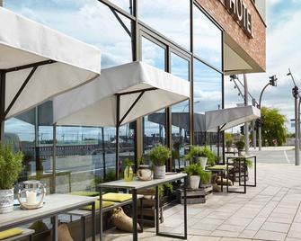 25hours Hotel Hamburg HafenCity - Hamburg - Patio