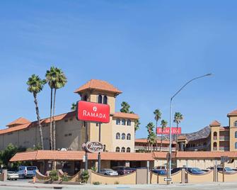 Ramada by Wyndham Burbank Airport - Burbank - Bâtiment