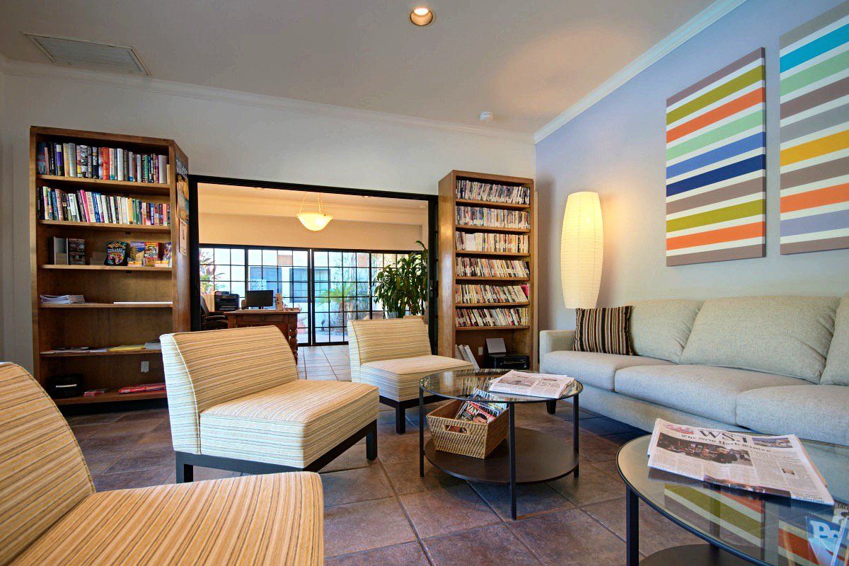 Descanso Resort, A Men's Resort - פאלם ספירנגס - טרקלין