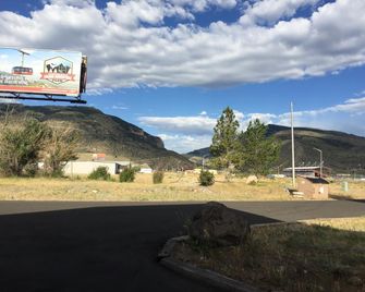 Holiday Lodge - Cody - Outdoor view