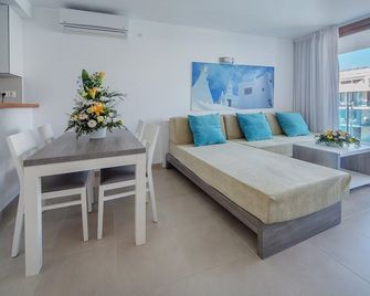 Aparthotel Ferrer Skyline - ثيوداديلا دي منورقة - غرفة نوم
