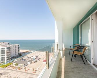Hotel Riviera - 馬馬亞 - 陽台