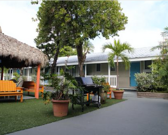 Seashell Motel & Key West Hostel - Key West - Building