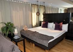 Hotel by Maude Solna - Solna - Bedroom
