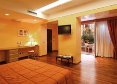 Hotel Cecil - Rome - Bedroom