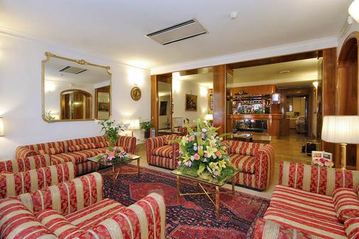 Discount 85% Off Hotel Cecil Italy | Best Hotels In Nyc