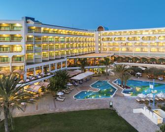 Constantinou Bros Athena Royal Beach Hotel - Paphos - Toà nhà