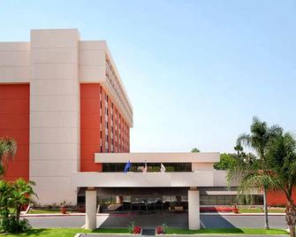 Ontario Airport Hotel & Conference Center - Ontario - Rakennus