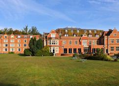 Savill Court - Egham - Bâtiment
