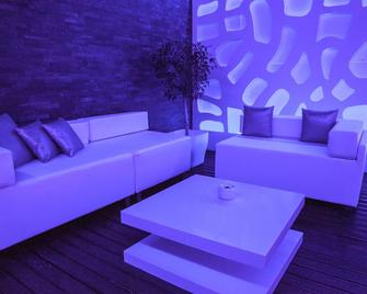 Sisu Boutique - Marbella - Wohnzimmer