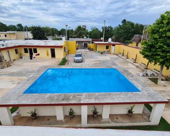 Hotel La Piramide Izamal - Izamal - Басейн