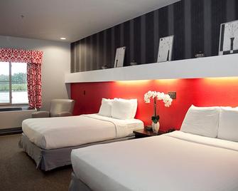 Metropolis Resort - Eau Claire - Bedroom