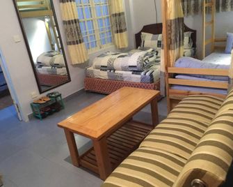 Cherry Balcony - דה לאט - סלון