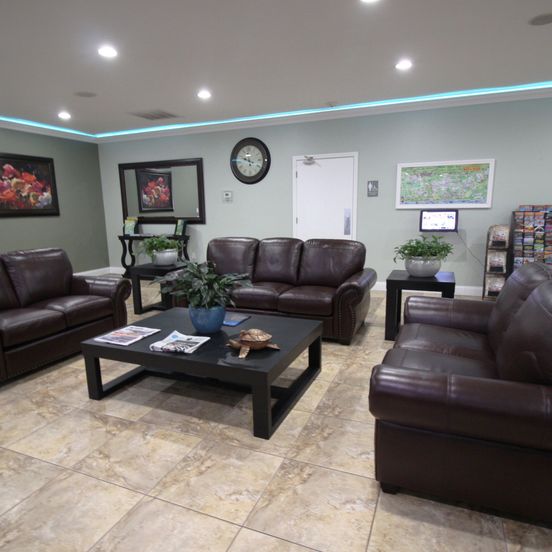 Lobby view of Southern Oaks Inn