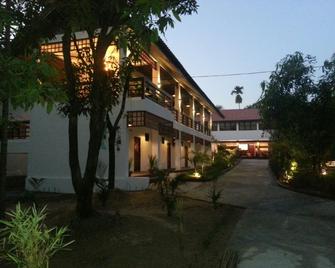 The Mandolis - Dawei - Edificio