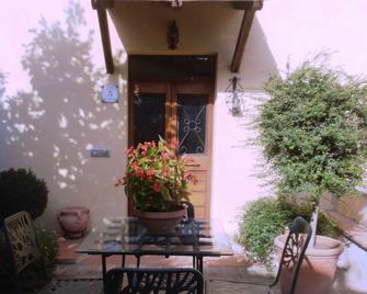 Cerasola Bed & Breakfast - Campello Sul Clitunno - Вхід у готель