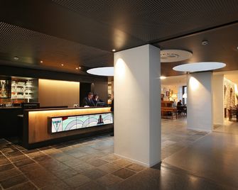 Hotel Van Belle - בריסל - דלפק קבלה