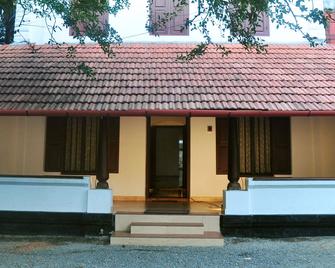 Wariyam Heritage - Thrissur - Building