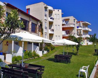 Adonis - Kallithea - Зручності