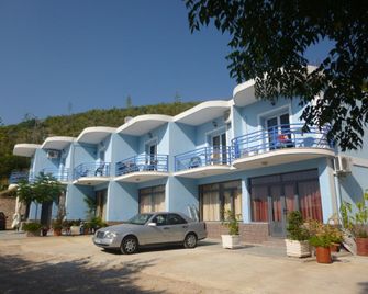 Hotel Kristal - Ksamil - Building