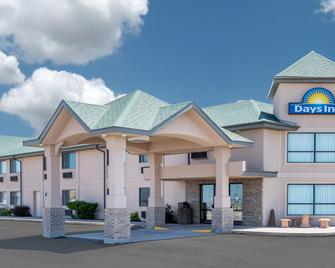Days Inn by Wyndham Sidney - Sidney - Building
