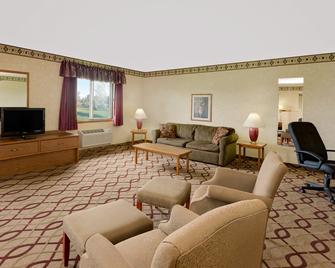 Days Inn by Wyndham North Sioux City - North Sioux City - Living room