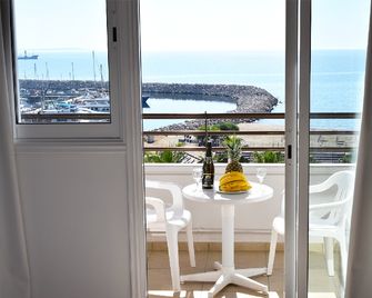 Sun Hall Beach Hotel Apartments - Lárnaca - Balcón