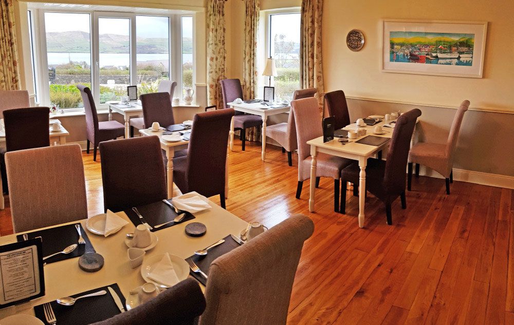 The Lighthouse - دينغل - غرفة طعام